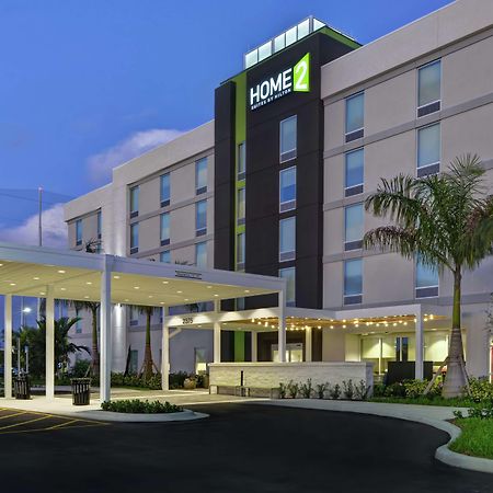Home2 Suites By Hilton West Palm Beach Airport Cloud Lake Buitenkant foto