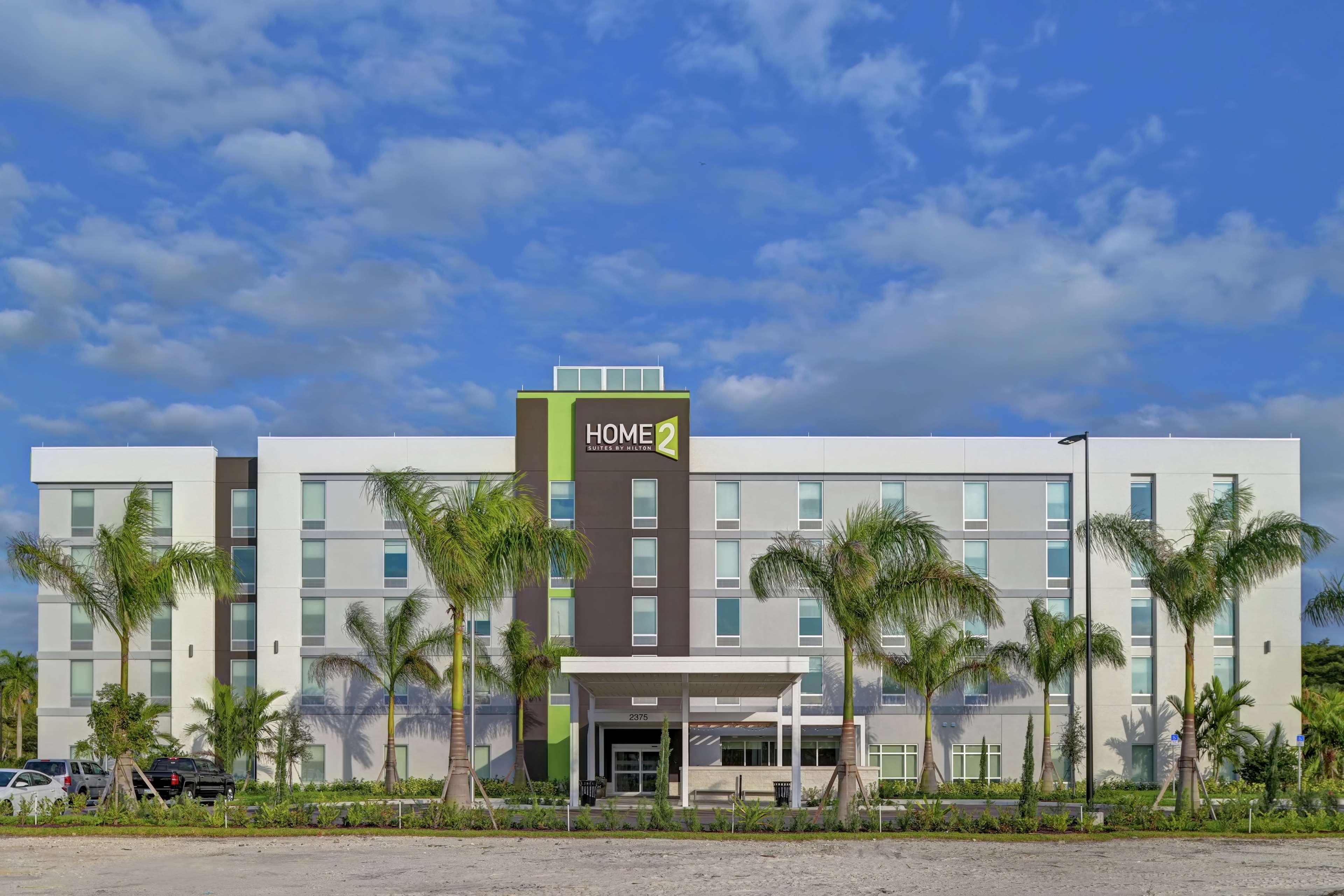 Home2 Suites By Hilton West Palm Beach Airport Cloud Lake Buitenkant foto