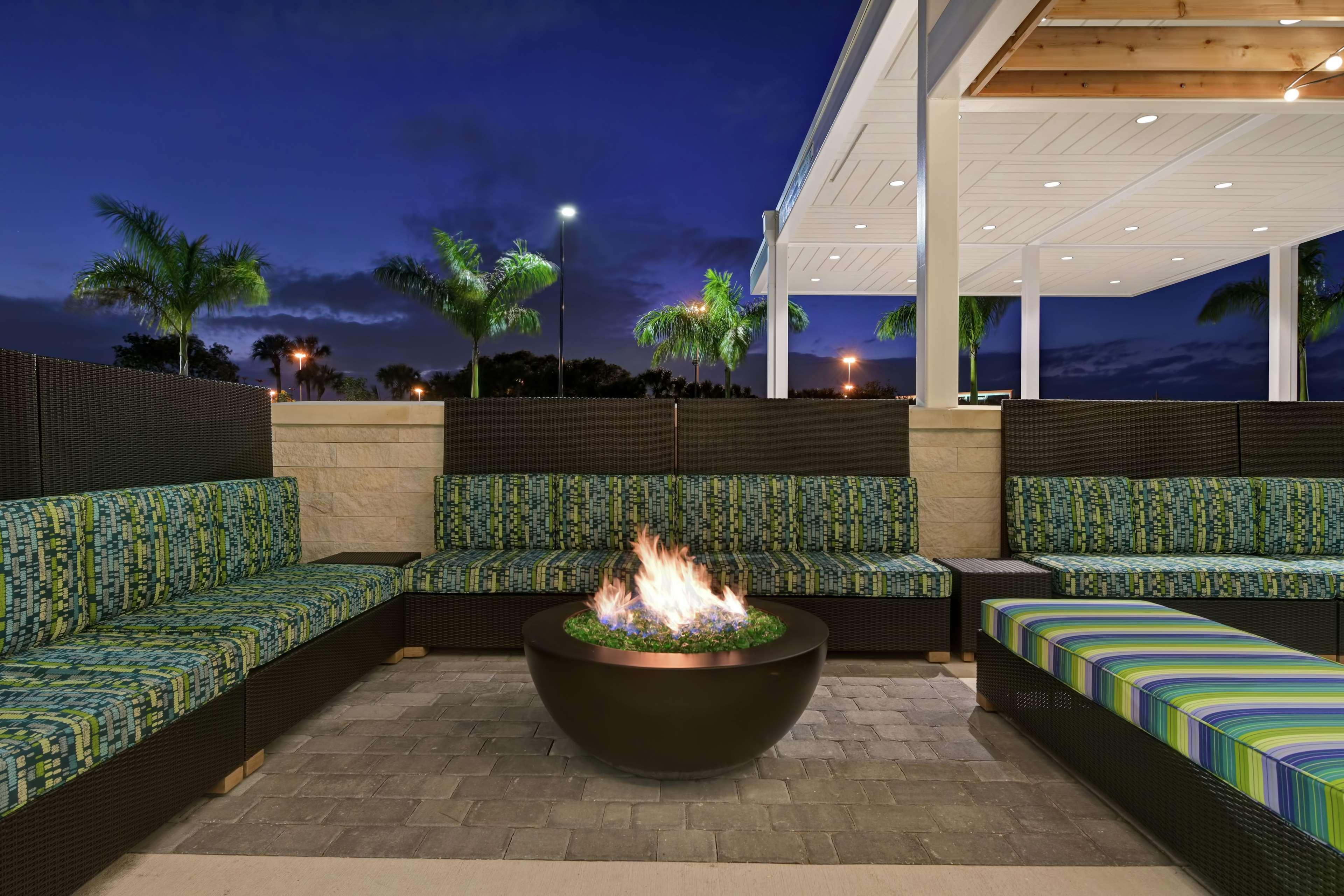 Home2 Suites By Hilton West Palm Beach Airport Cloud Lake Buitenkant foto