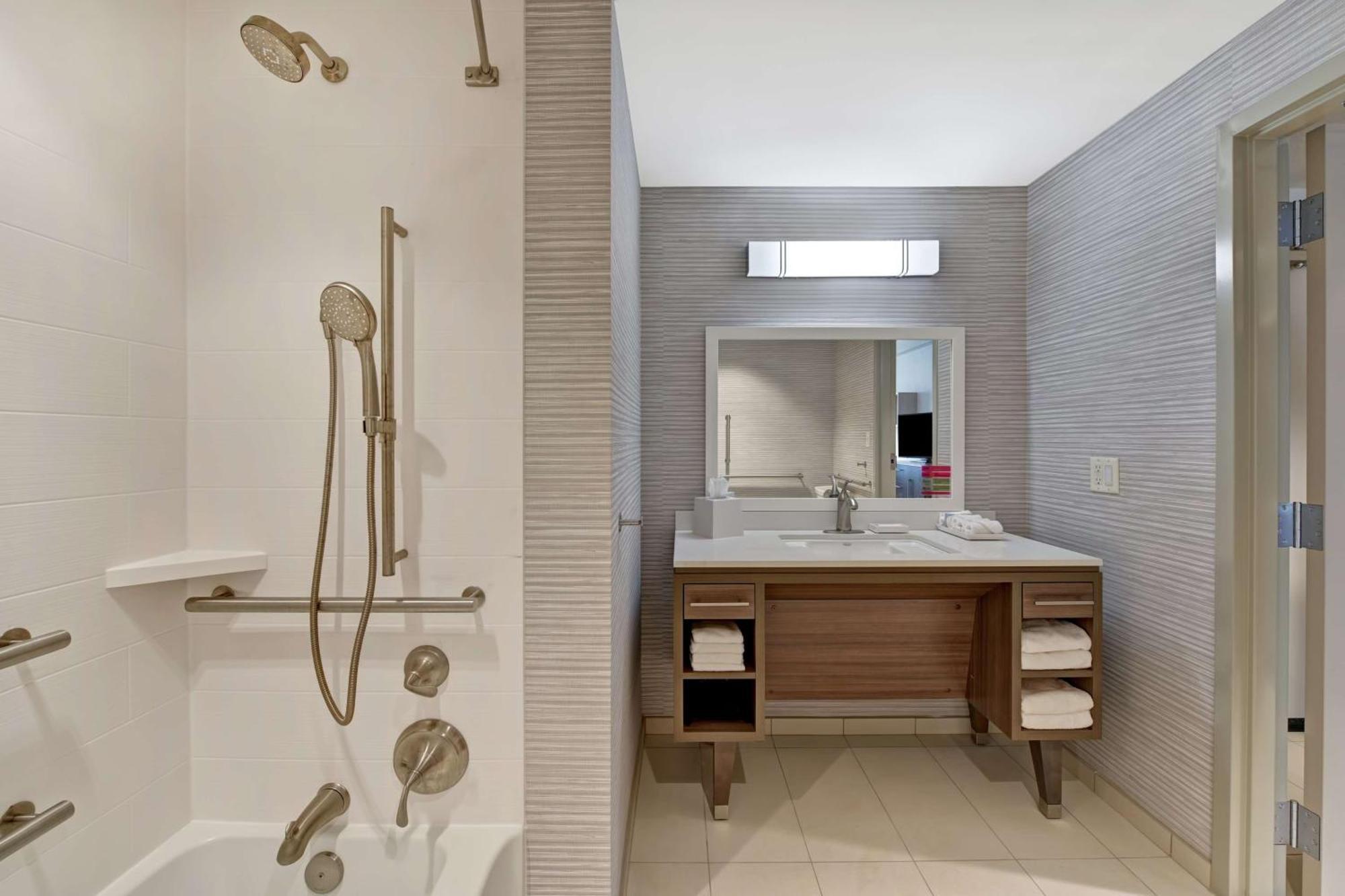 Home2 Suites By Hilton West Palm Beach Airport Cloud Lake Buitenkant foto