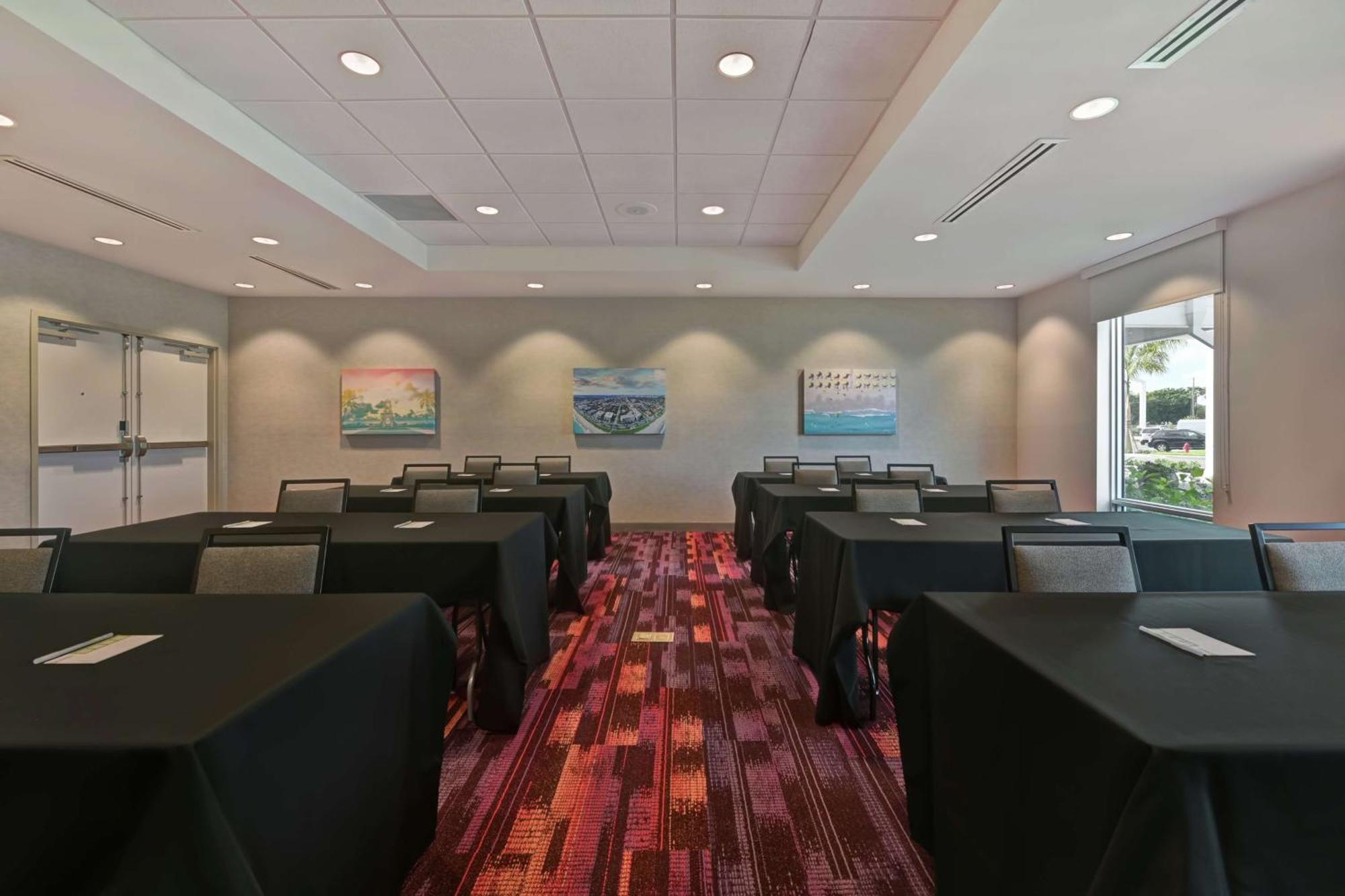 Home2 Suites By Hilton West Palm Beach Airport Cloud Lake Buitenkant foto